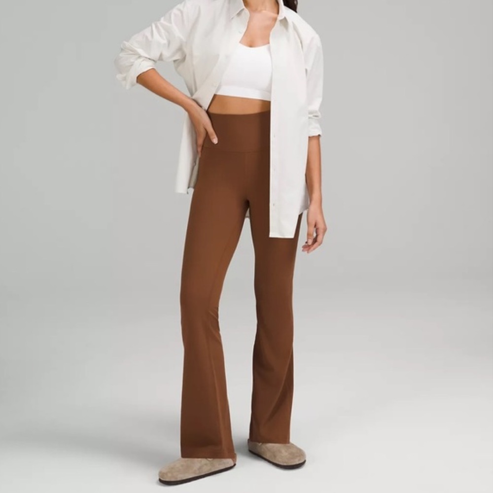 Lululemon Groove Super-High-Rise Flared Pant Nulu
Regular - Roasted Brown Size 8